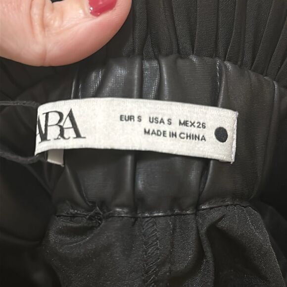 NWT Zara FAUX LEATHER PLEATED MINI SKIRT BLACK - Picture 4 of 7